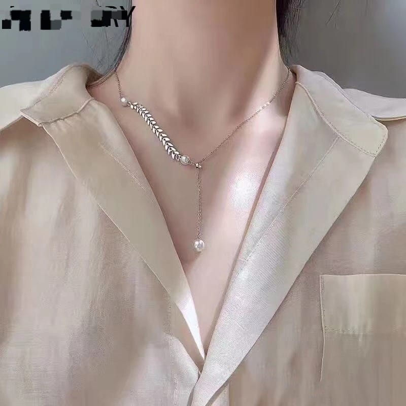 Charming White Pearl pendant necklace female clavicle chain 50cm